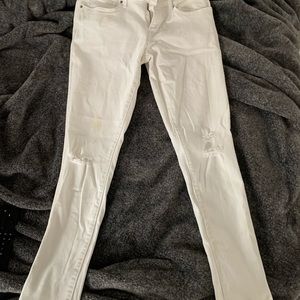 Cropped Levi’s High Waisted White Jeans